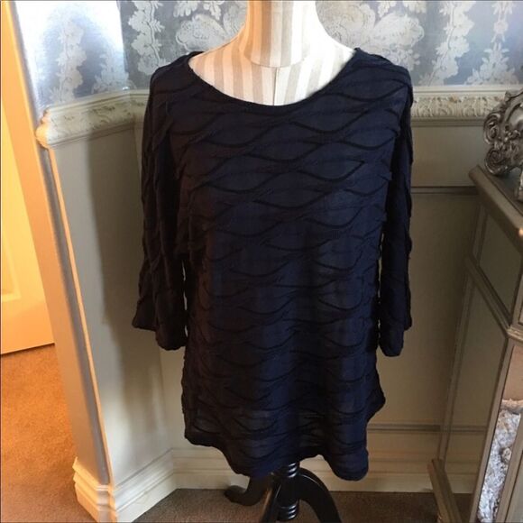 Textured Navy 3/4 Arm Length Top! - Picture 6 of 8